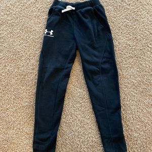 Under Armour boys jogger knit medium 8-10. These are fitted